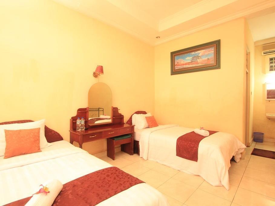 OYO 3261 Hotel Ratu Dempasar Exterior foto
